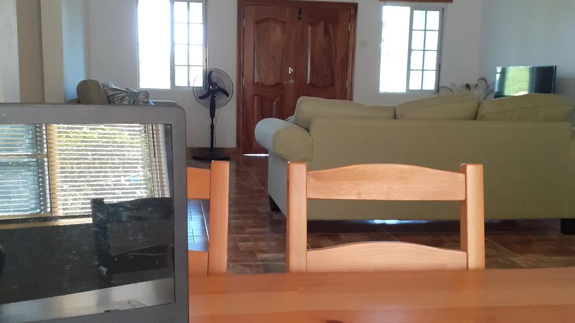 Πανσιόν Happy Hall Guesthouse Jamaica Newmarket Τζαμάικα
